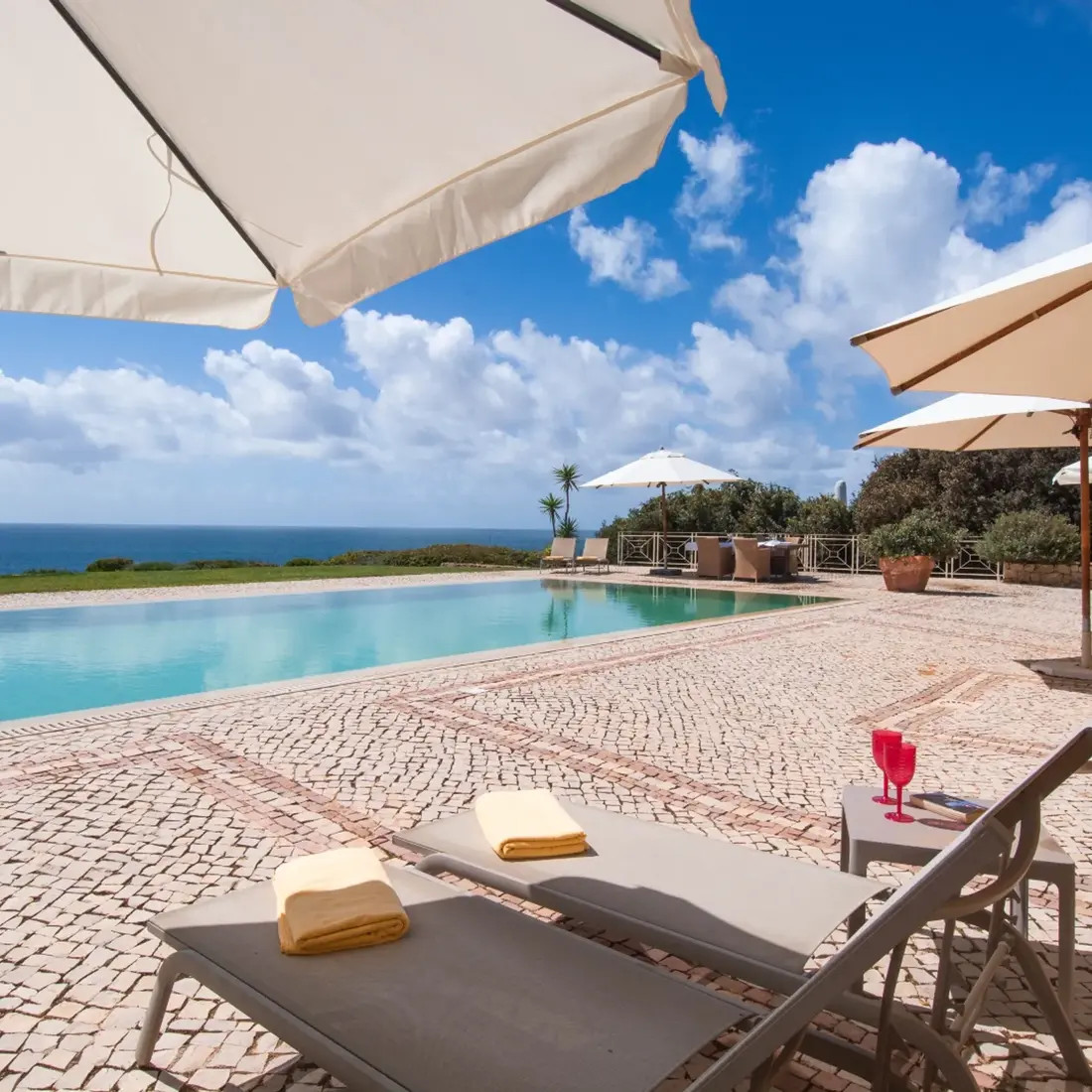 Luxe villa met privézwembad en zeezicht in de Algarve, Portugal