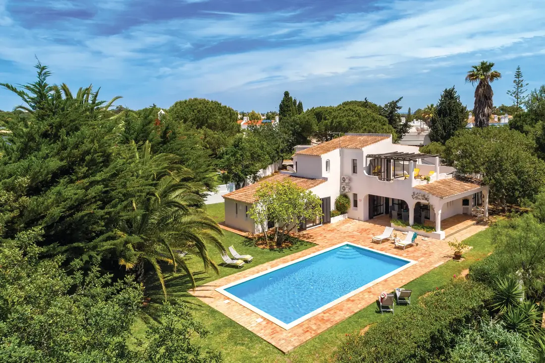 Vakantievilla met zwembad en tuin in de Algarve, Portugal